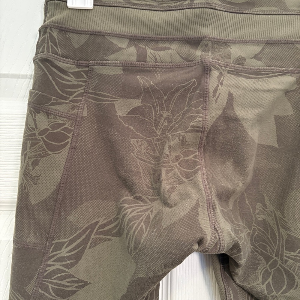 Athleta Excursion Size Small Leggings - image 4